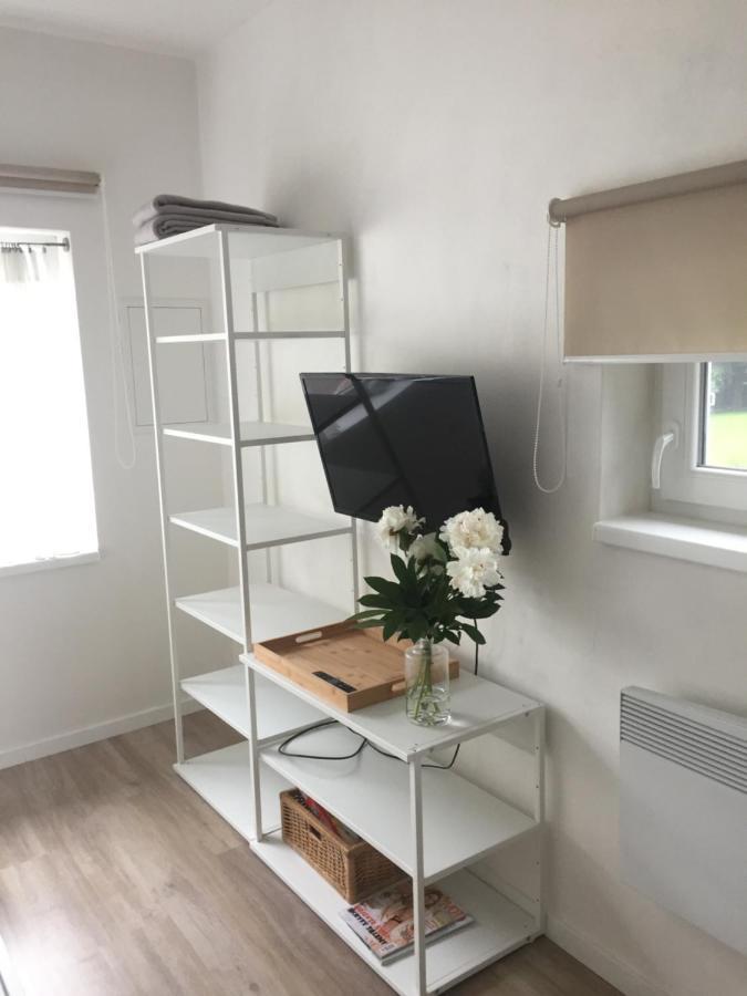 Studiovy Apartman V Zahrade โปลิเซ นาด เมตูยิ ภายนอก รูปภาพ