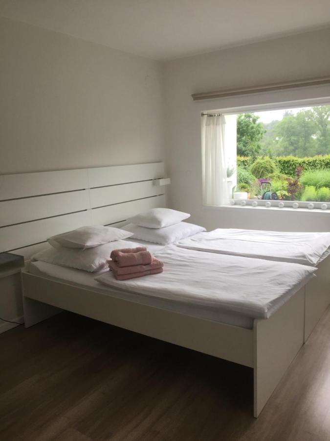 Studiovy Apartman V Zahrade โปลิเซ นาด เมตูยิ ภายนอก รูปภาพ
